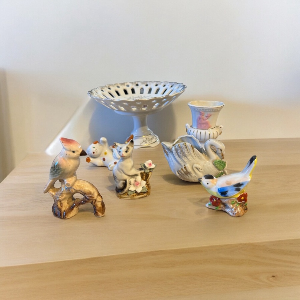 Vintage Made in Japan Stand and assorted figurines